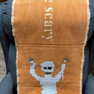 Mud Pie Mummy Dangle Leg Table Runner - Thumbnail 4